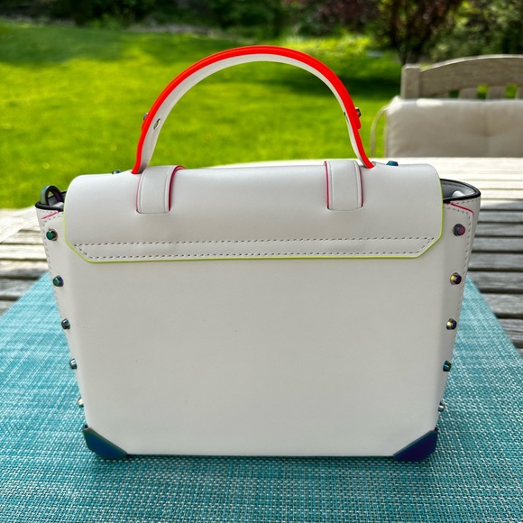 Michael Kors Manhattan Crossbody Bag Optic White with Oil Slick hardware finish. - Picture 4 of 16